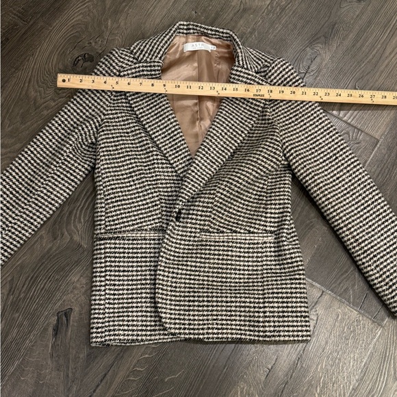ASTR Pauline Houndstooth Gingham Blazer - Picture 4 of 8